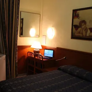 https://yiennese-two.it-romehotels.com